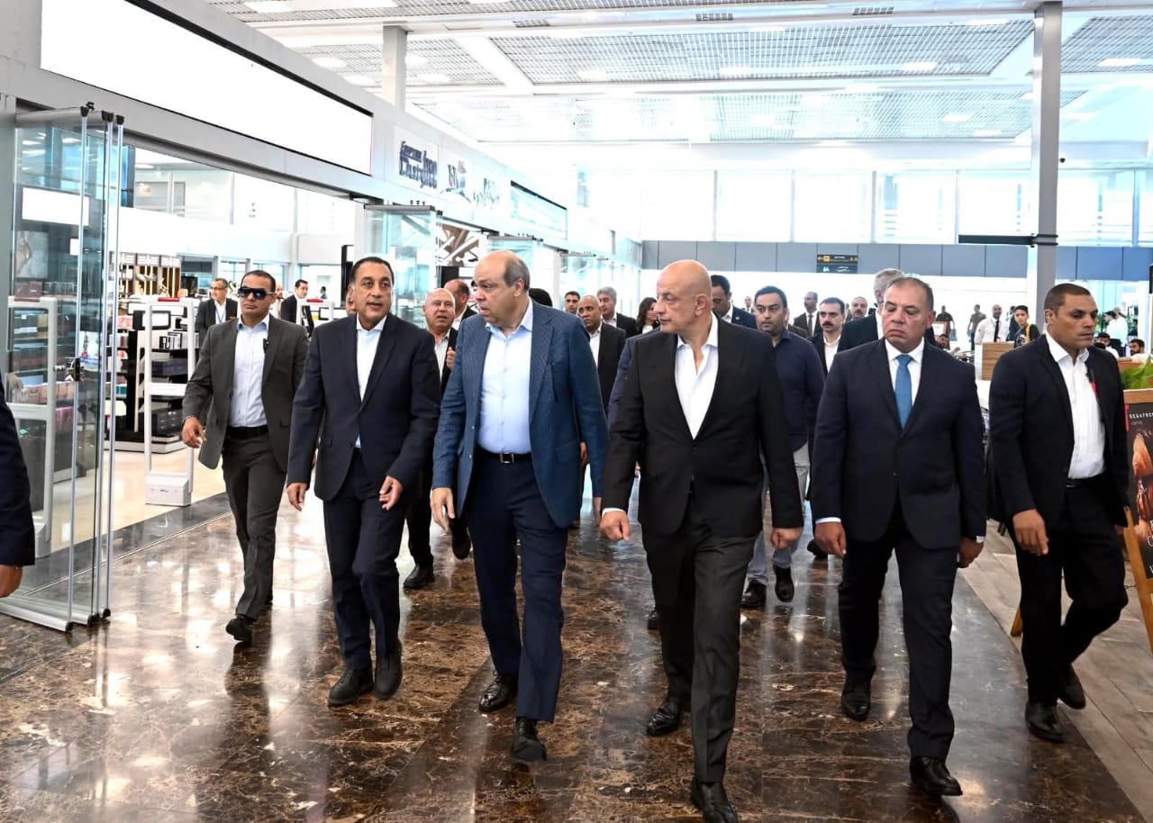أخبار مصر - مدبولي: مطار سفنكس الدولي يتميز بموقعه الجغرافي ويُعد إحدى الواجهات الجوية الحديثة