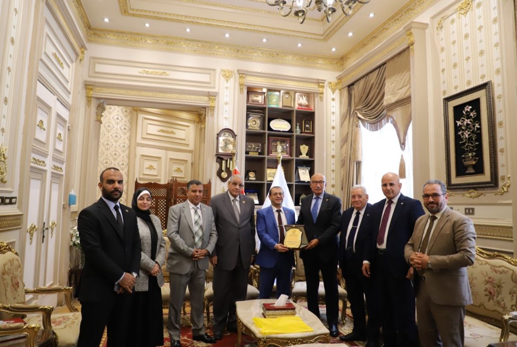 أخبار مصر - رئيس مجلس القضاء الأعلى يستقبل عميد كلية الشريعة والقانون بجامعة الأزهر