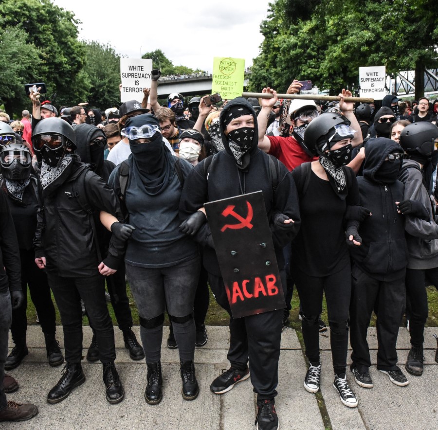 أخبار مصر والعالم لحظة بلحظة - ترامب يعلن عزمه تصنيف حركة «Antifa» منظمة إرهابية محلية