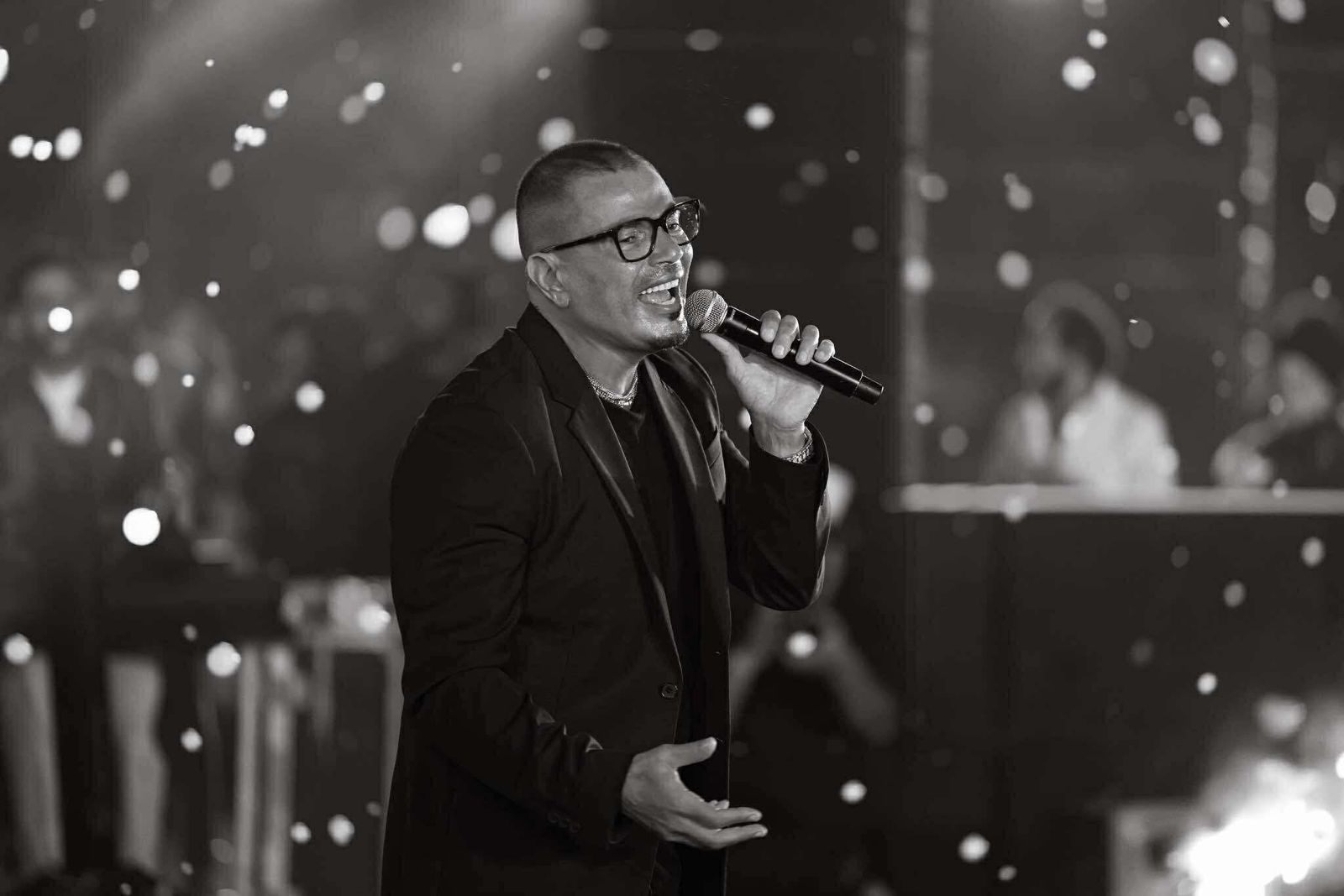 محطة مصر نيوز - الهضبة عمرو دياب يشعل سهرة استثنائية بسفح الأهرامات