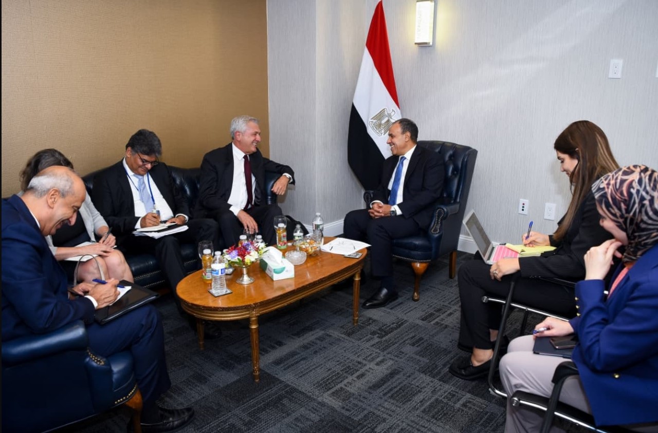 أخبار مصر - وزير الخارجية يلتقي بالمُفوض السامي للأمم المتحدة لشئُون اللاجئين