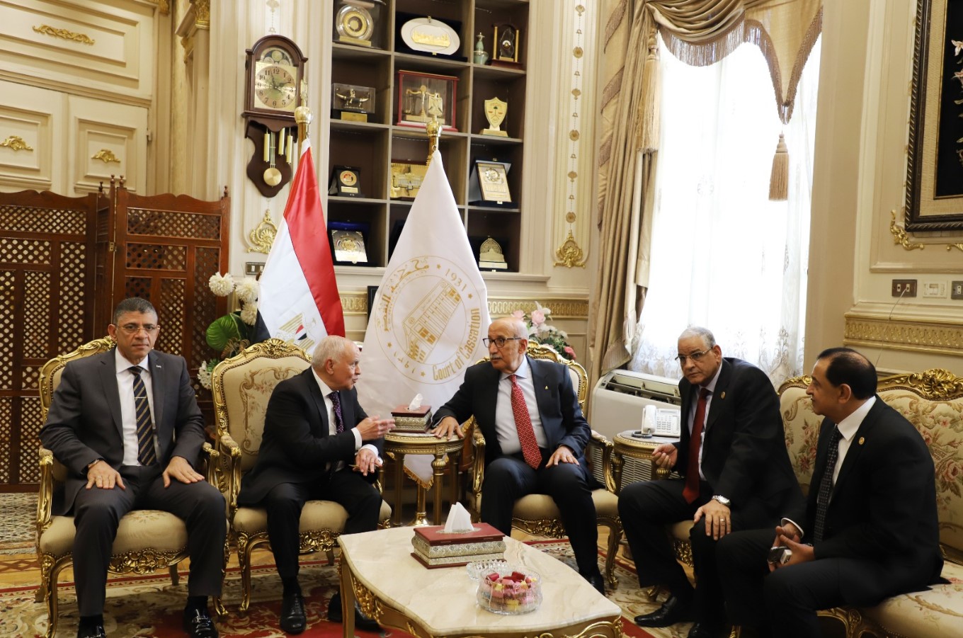 أخبار مصر - رئيس محكمة النقض يستقبل رئيس مجلس أمناء الجامعات الأوروبية في مصر