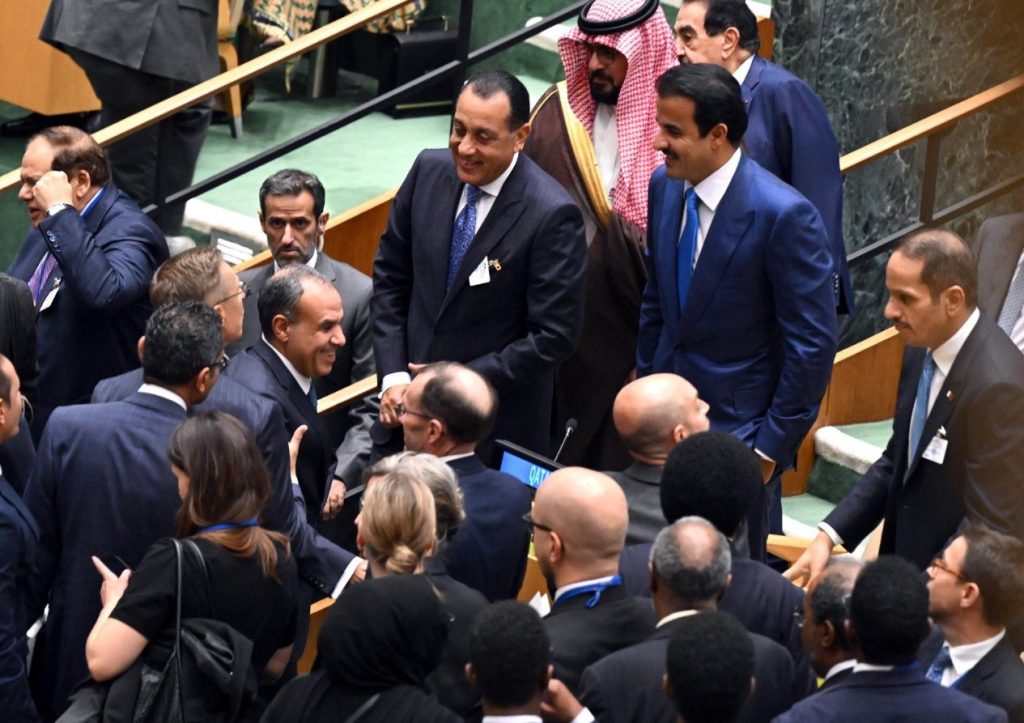 أخبار مصر - حالة من الفرحة بين رئيس الوزراء ووفد مصر لحظة إعلان «ماكرون» الاعتراف بدولة فلسطين