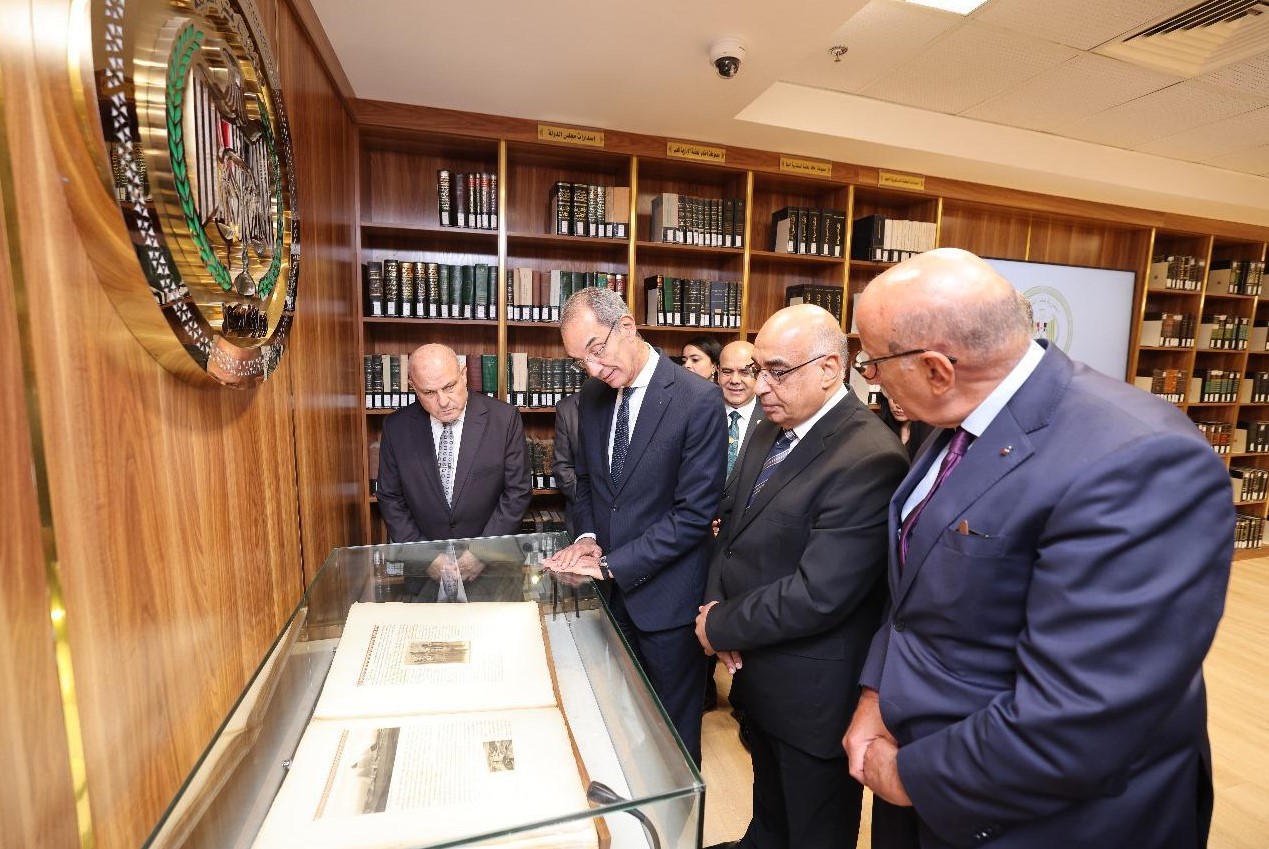 أخبار مصر والعالم لحظة بلحظة - وزيرا العدل والاتصالات يطلقان عددًا من المشروعات الرقمية