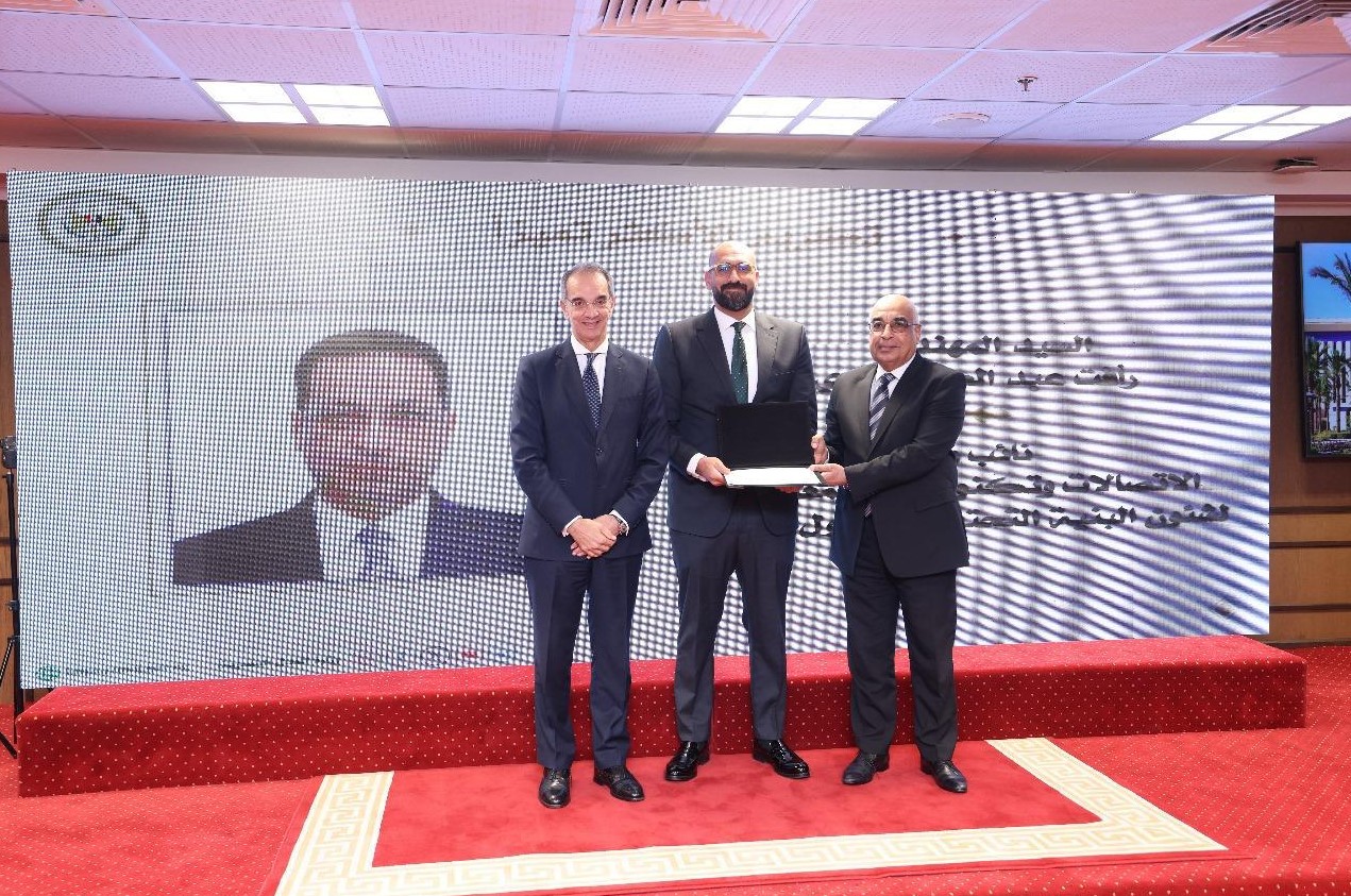 أخبار مصر والعالم لحظة بلحظة - وزيرا العدل والاتصالات يطلقان عددًا من المشروعات الرقمية