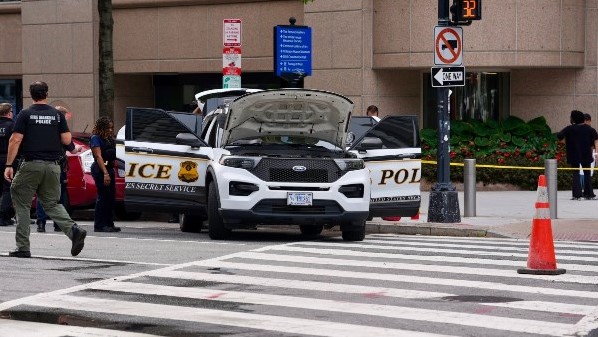 حريق في سيارة للخدمة السرية أمام البيت الأبيض قبيل لقاء ترامب ونتنياهو أخبار مصر والعالم لحظة بلحظة - حريق في سيارة للخدمة السرية أمام البيت الأبيض قبيل لقاء ترامب ونتنياهو