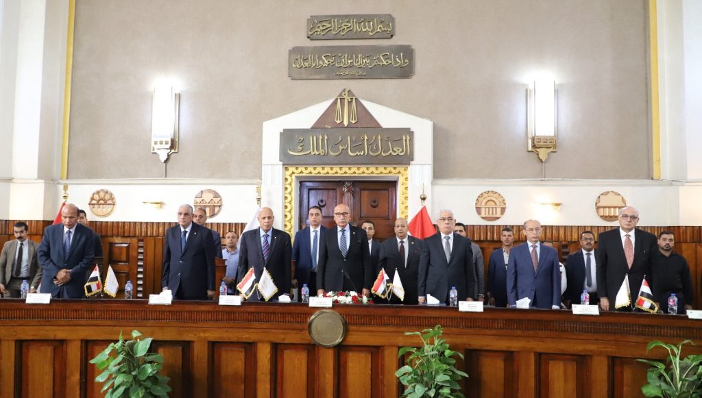 أخبار مصر والعالم لحظة بلحظة - رئيس مجلس القضاء الأعلى يَشهد حلف اليمين القانونية للقضاة المعينين الجدد