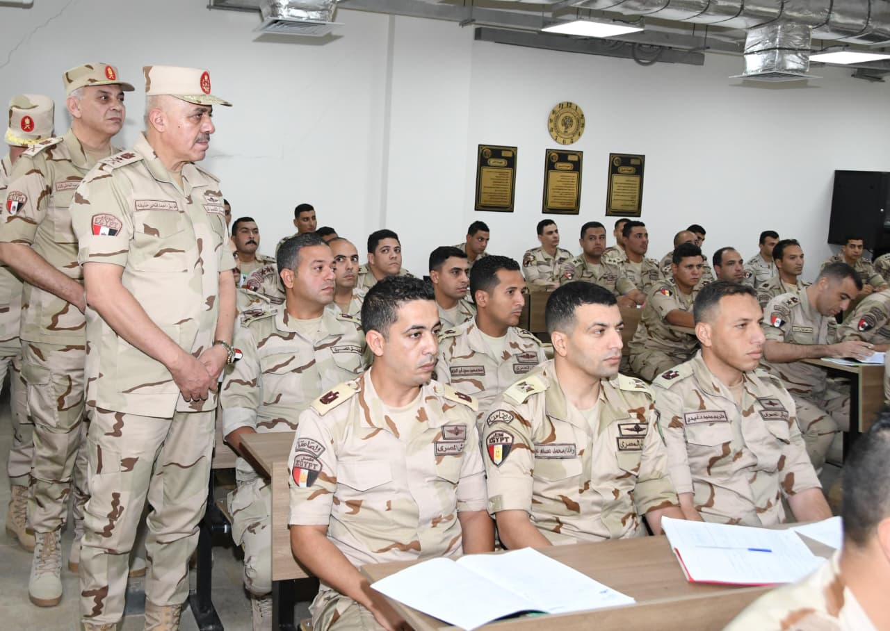 أخبار مصر - رئيس أركان حرب القوات المسلحة يتفقد «المنظومة التعليمية بالمعاهد العسكرية»