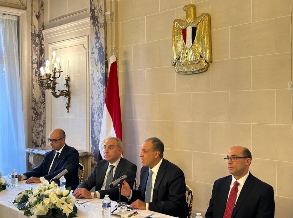 وزير الخارجية يلتقي بأعضاء الجالية المصرية في باريس أخبار مصر - وزير الخارجية يلتقي بأعضاء الجالية المصرية في باريس