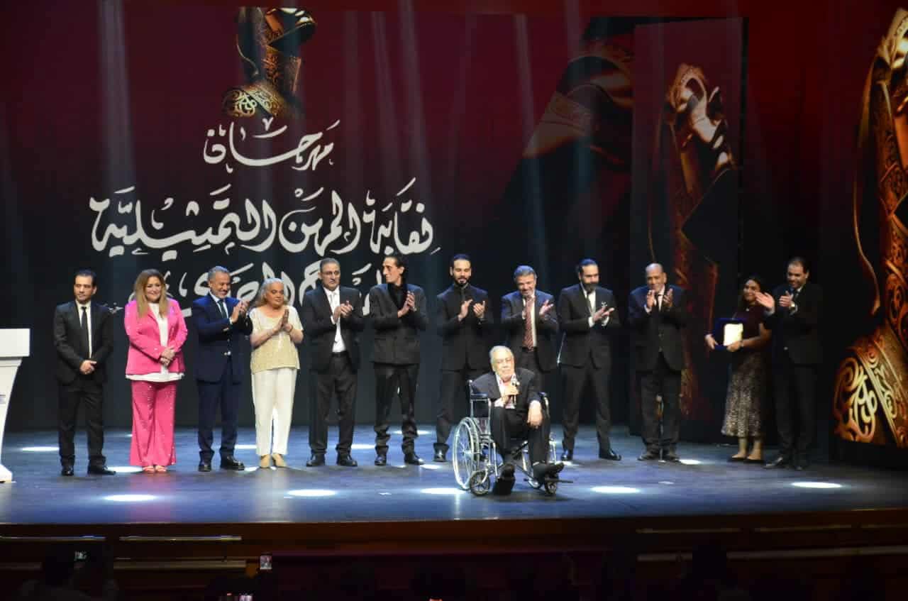 محطة مصر نيوز - تامر حسني بتألق بافتتاح مهرجان نقابة المهن التمثيلية المسرحي