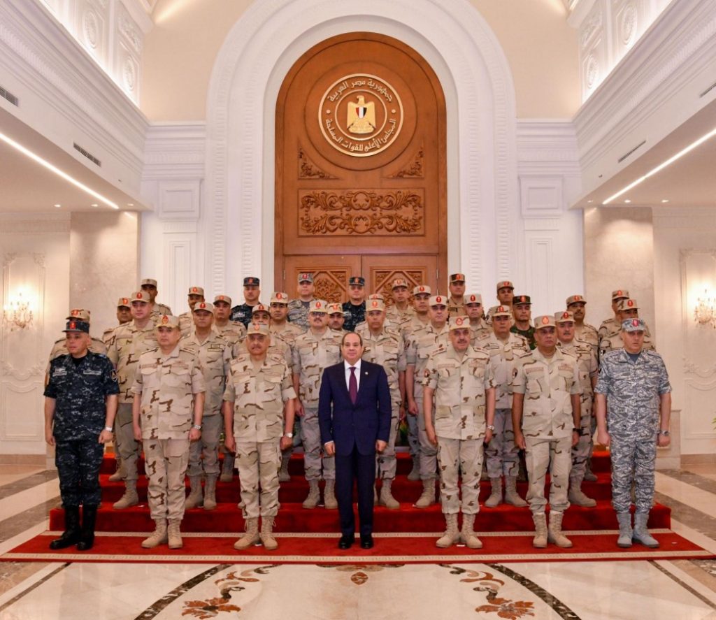 أخبار مصر - الرئيس عبد الفتاح السيسي يُشيد بجهود القوات المسلحة في دعم ركائز الأمن والاستقرار