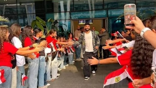 أخبار مصر - استقبال خاص لـ محمد صلاح في مطار القاهرة 