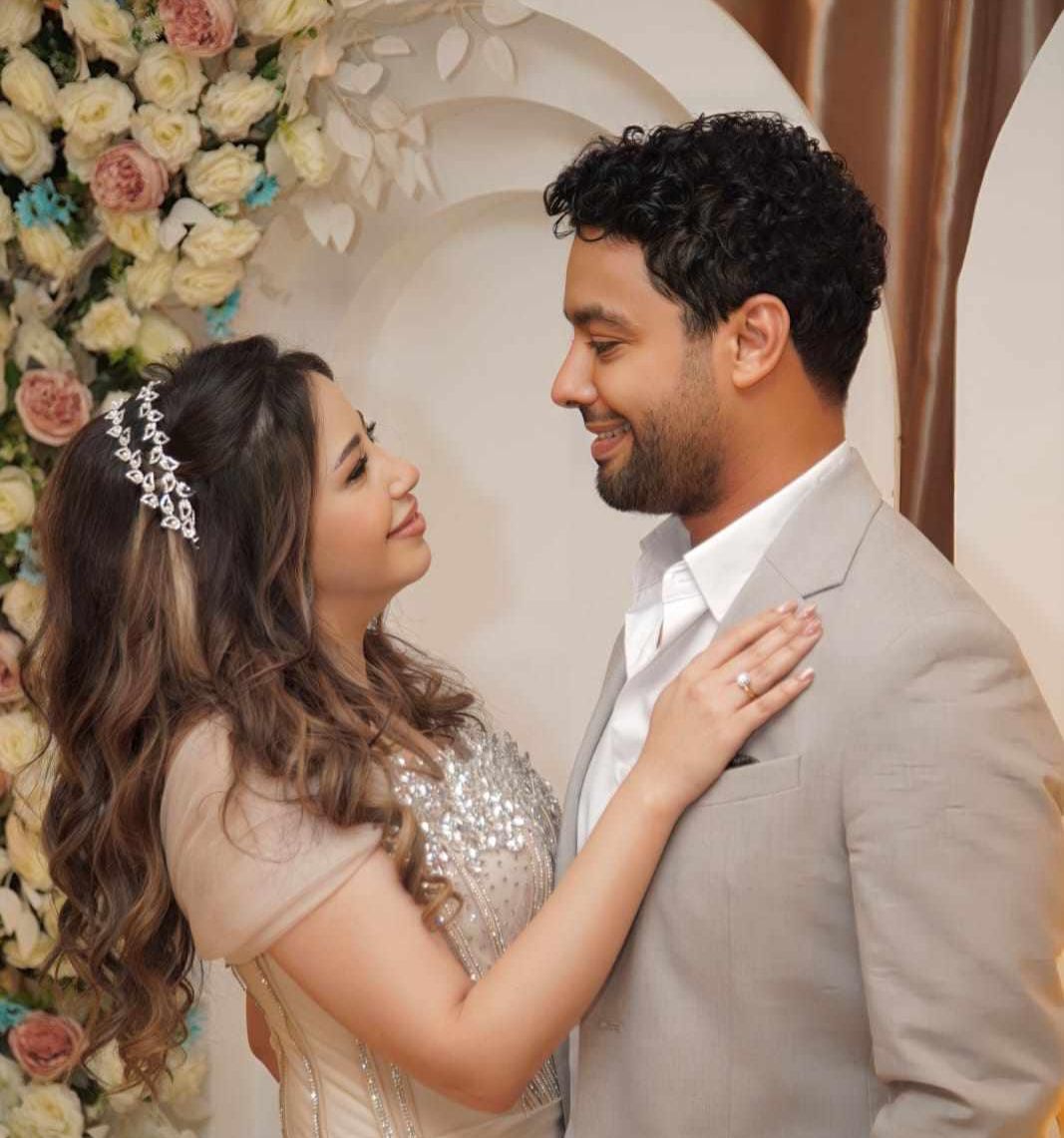 أخبار مصر - أحمد جمال يستعد للزفاف على الفنانة فرح الموجي ويعلن: "بعد الفرح هنزل أغاني جديدة"