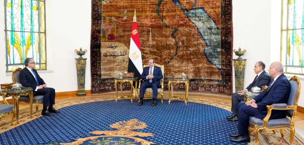 الرئيس عبد الفتاح السيسي يستقبل الدكتور خالد العناني مدير عام منظمة اليونسكو أخبار مصر والعالم لحظة بلحظة - الرئيس عبد الفتاح السيسي يستقبل الدكتور خالد العناني مدير عام منظمة اليونسكو