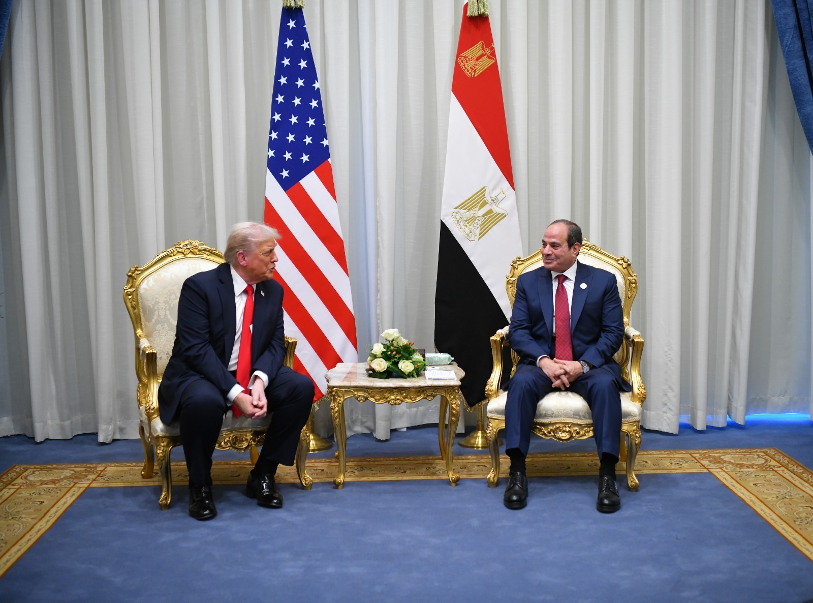 أخبار مصر والعالم لحظة بلحظة - الرئيس خلال لقائه «ترامب»: قمة شرم الشيخ للسلام نقطة تحول وبداية لمرحلة جديدة من السلام الحقيقي