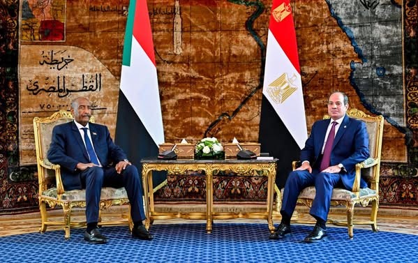 الرئيس السيسي يُناقش مع «البرهان» تطورات الأوضاع الميدانية في السودان أخبار مصر والعالم لحظة بلحظة - الرئيس السيسي يُناقش مع «البرهان» تطورات الأوضاع الميدانية في السودان