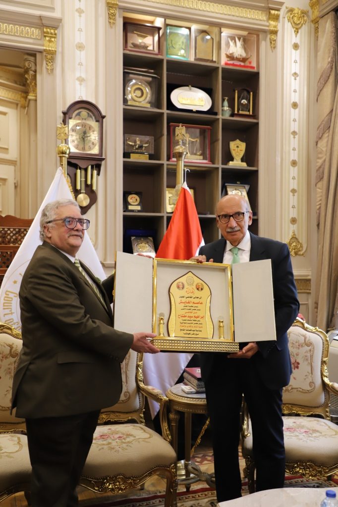 أخبار مصر والعالم لحظة بلحظة - رئيس مجلس القضاء الأعلى يستقبل رئيس محكمة استئناف المنصورة 