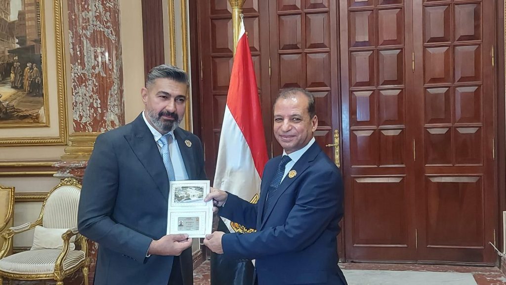 محطة مصر نيوز - ياسر جلال يتسلم كارنيه عضوية مجلس الشيوخ استعدادًا للجلسة الافتتاحية للفصل التشريعي الثاني