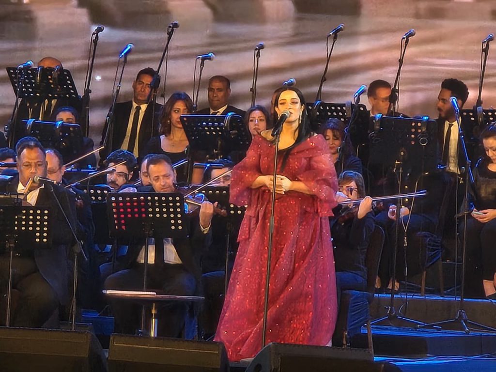 محطة مصر نيوز - أسماء كمال تخطف الأنظار بصوتها الدافئ في ثاني ليالي مهرجان الموسيقى العربية