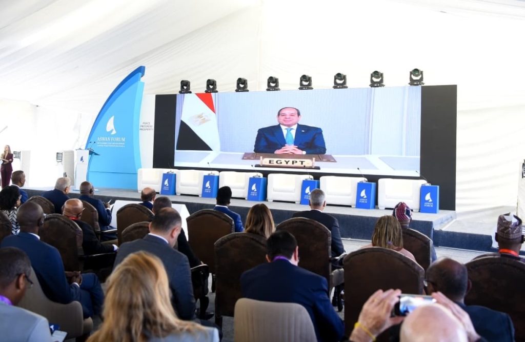 الرئيس السيسي خلال كلمته في منتدى أسوان للسلام: نُواجه أزمات إنسانية ومعايير مزدوجة فى حماية القيم والمبادئ أخبار مصر والعالم لحظة بلحظة - الرئيس السيسي خلال كلمته في منتدى أسوان للسلام: نُواجه أزمات إنسانية ومعايير مزدوجة فى حماية القيم والمبادئ