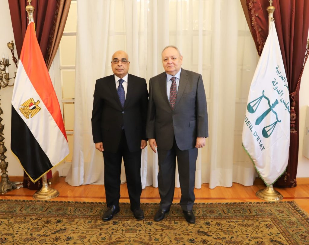 أخبار مصر والعالم لحظة بلحظة - وزير العدل يلتقي رئيسا محكمة النقض ومجلس الدولة بمناسبة بدء العام القضائي الجديد