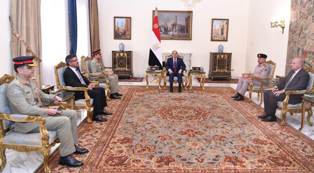 أخبار مصر والعالم لحظة بلحظة - الرئيس السيسي يستقبل رئيس أركان القوات البرية الباكستانية