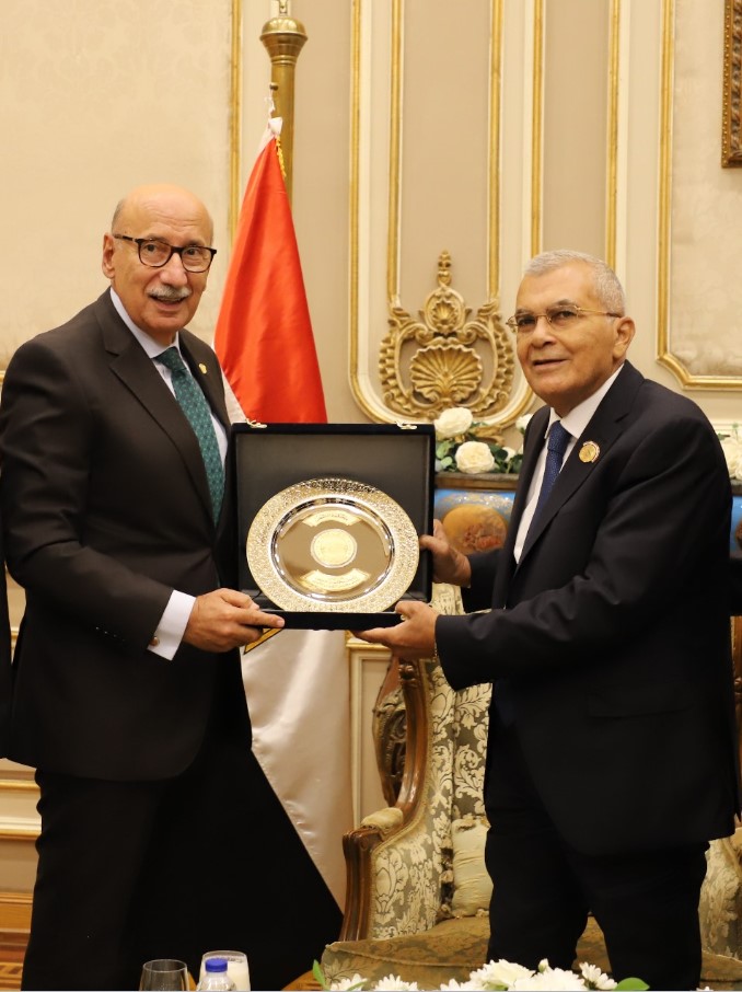 أخبار مصر - رئيس محكمة النقض يُهنئ المستشار عصام فريد بمناسبة توليه رئاسة مجلس الشيوخ