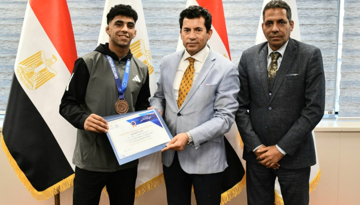 وزير الرياضة يُكرم لاعبي المصارعة بعد حصولهم على ذهبية وبرونزية بطولة العالم أخبار مصر - وزير الرياضة يُكرم لاعبي المصارعة بعد حصولهم على ذهبية وبرونزية بطولة العالم