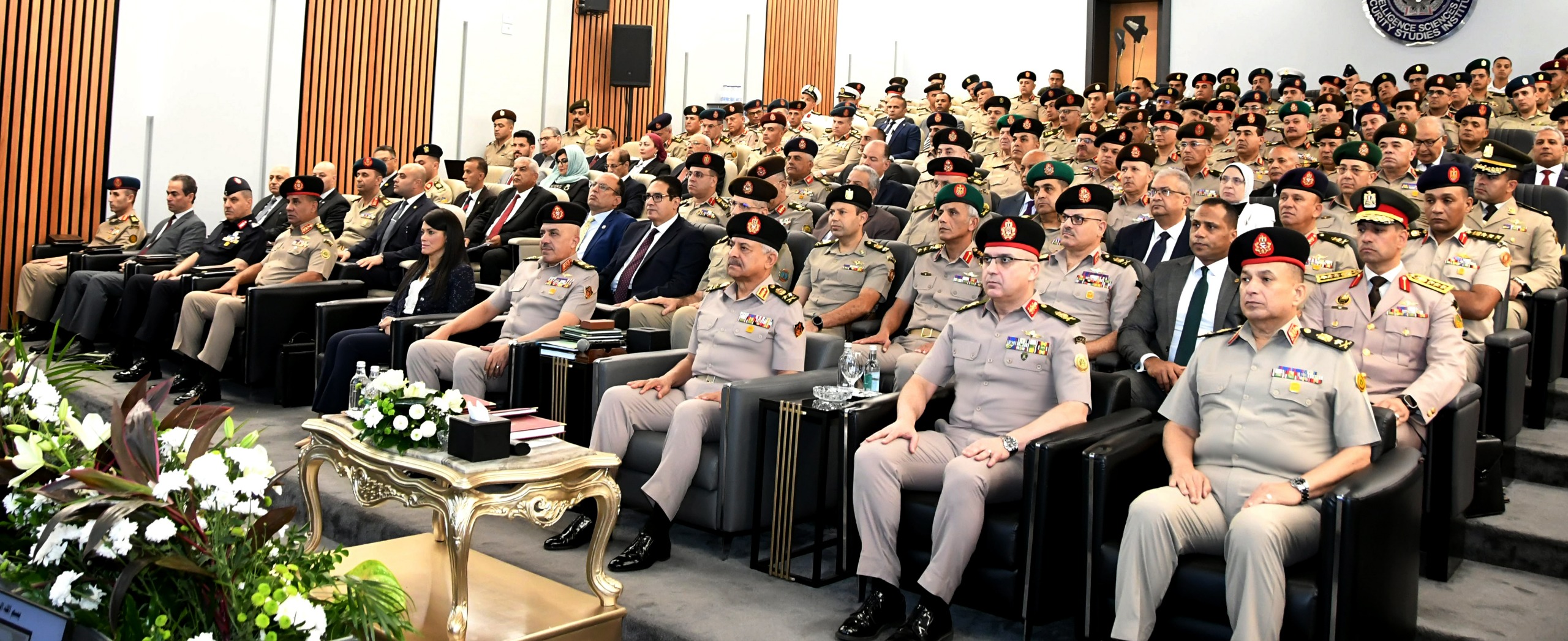 أخبار مصر والعالم لحظة بلحظة - وزير الدفاع والإنتاج الحربي يشهد مناقشة البحث الرئيسي لمركز الدراسات الإستراتيجية للقوات المسلحة
