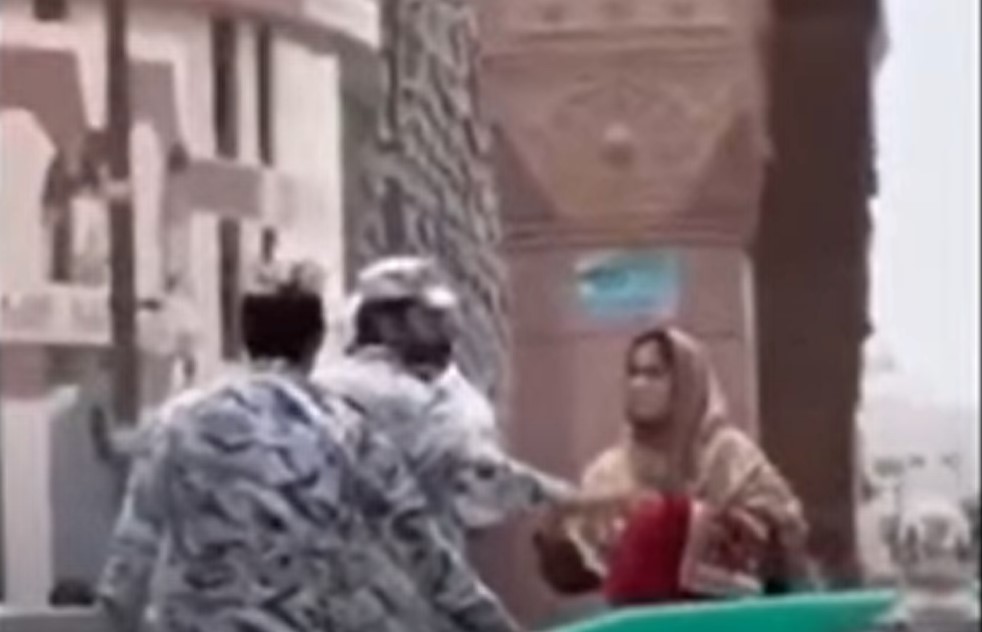 السعودية تضبط رجل أمن بعد ظهوره في فيديو مثير للجدل بالحرم المكي أخبار مصر - السعودية تضبط رجل أمن بعد ظهوره في فيديو مثير للجدل بالحرم المكي