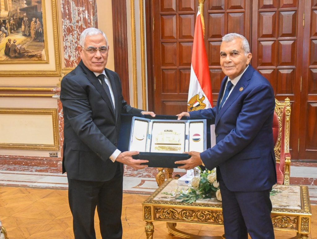 أخبار مصر والعالم لحظة بلحظة - النائب العام يجري زيارة لرئيس مجلس الشيوخ لتهنئته بتولي منصبه الجديد