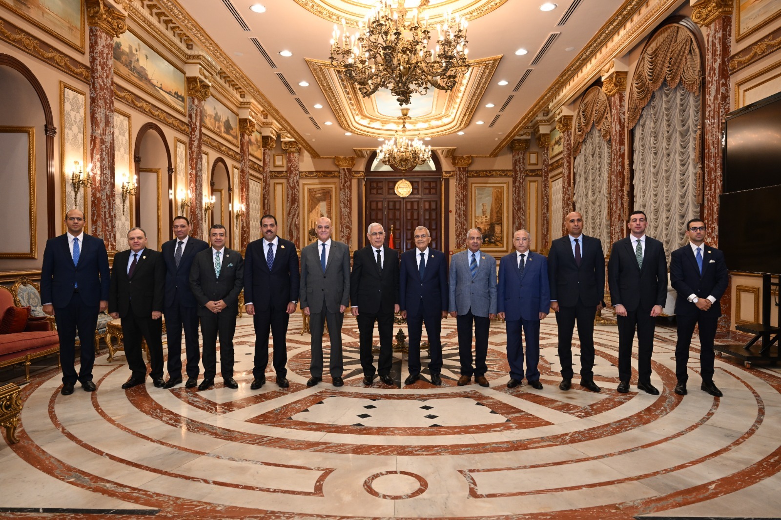 أخبار مصر والعالم لحظة بلحظة - النائب العام يجري زيارة لرئيس مجلس الشيوخ لتهنئته بتولي منصبه الجديد