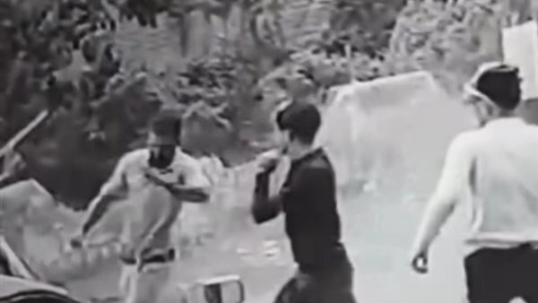 شاب يدافع عن أهله ويقع ضحية الاعتداء.. القبض على الجناة في الدقهلية أخبار مصر - شاب يدافع عن أهله ويقع ضحية الاعتداء.. القبض على الجناة في الدقهلية