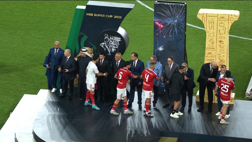 زيزو» يرفض مصافحة هشام نصر نائب رئيس نادي الزمالك أخبار مصر والعالم لحظة بلحظة - زيزو» يرفض مصافحة هشام نصر نائب رئيس نادي الزمالك