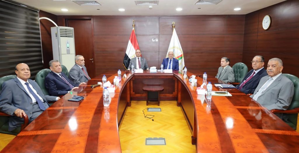 «الأعلى للنيابة الإدارية» يستعرض تقرير غرفة العمليات المركزية لانتخابات النواب 2025 أخبار مصر والعالم لحظة بلحظة - «الأعلى للنيابة الإدارية» يستعرض تقرير غرفة العمليات المركزية لانتخابات النواب 2025