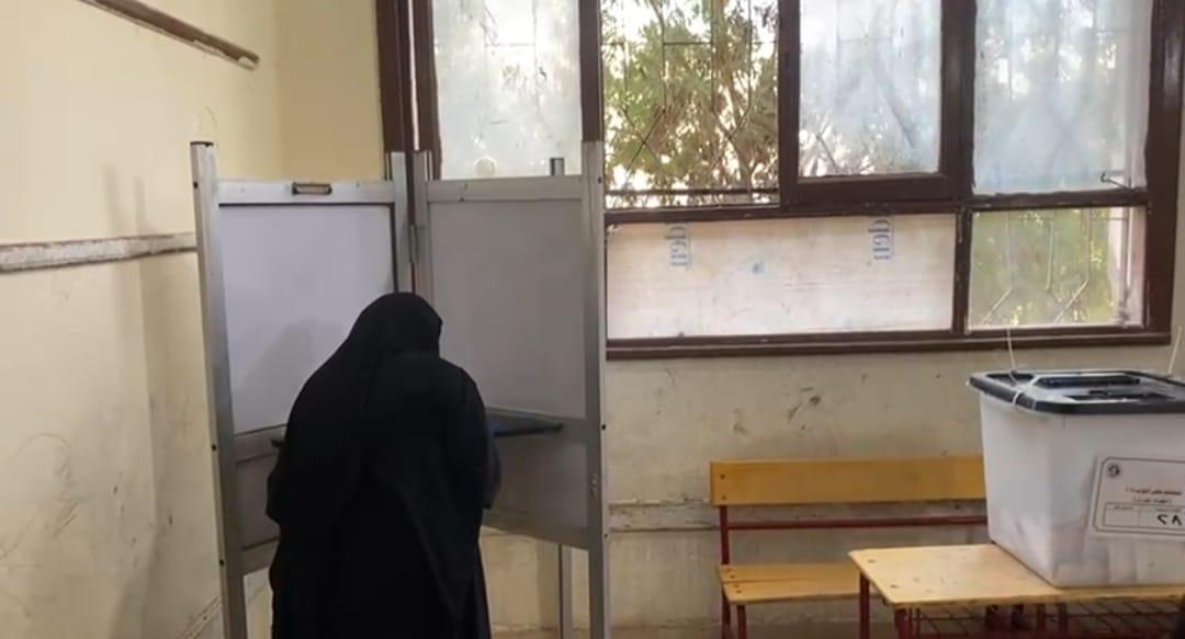 أخبار مصر - «85 عامًا ولا تزال تشارك».. مسنّة تدلي بصوتها في انتخابات مجلس النواب 2025