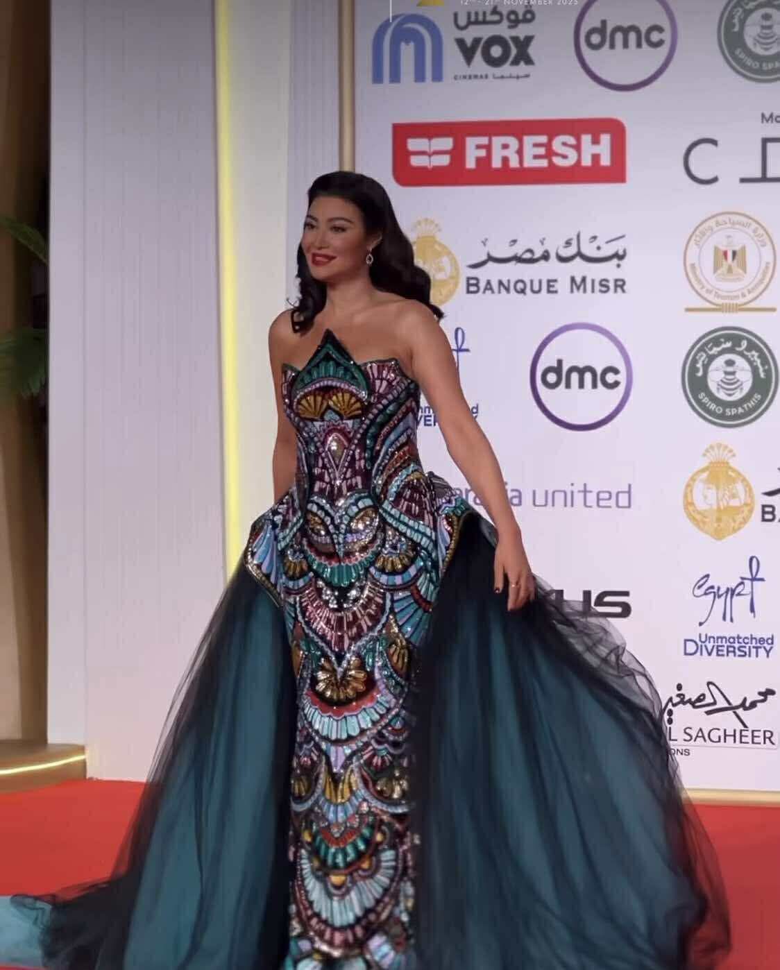 محطة مصر نيوز - أروى جودة تتألق بالأزرق في افتتاح مهرجان القاهرة السينمائي الدولي بدورته الـ46