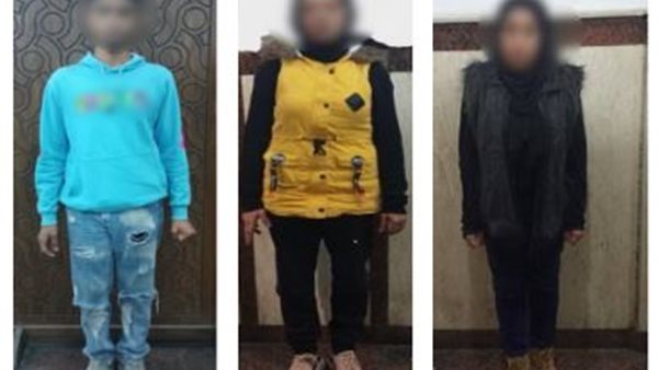 عبر تطبيق هاتف محمول.. القبض على شاب وسيدتين لإعلانهم عن ممارسة الفجور مقابل مبالغ مالية أخبار مصر - عبر تطبيق هاتف محمول.. القبض على شاب وسيدتين لإعلانهم عن ممارسة الفجور مقابل مبالغ مالية