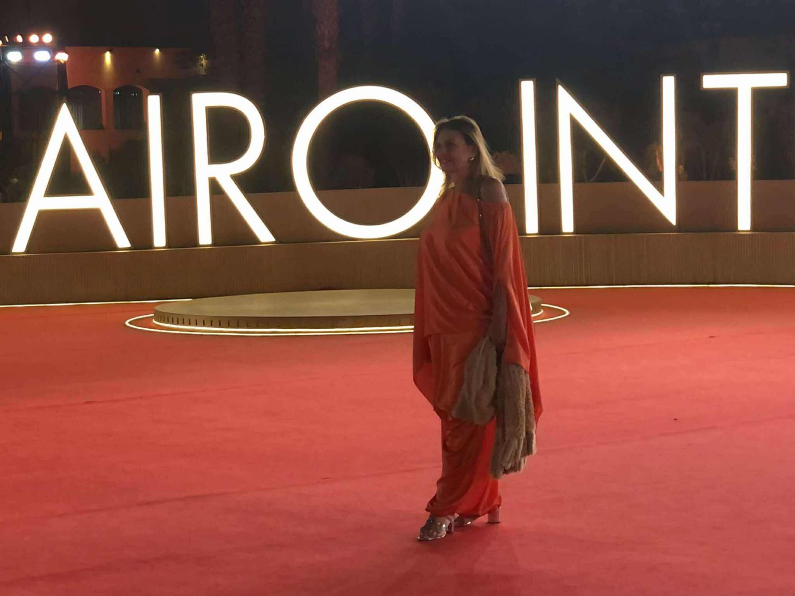 محطة مصر نيوز - يسرا تتألق بإطلالة برتقالية لافتة في مهرجان القاهرة السينمائي