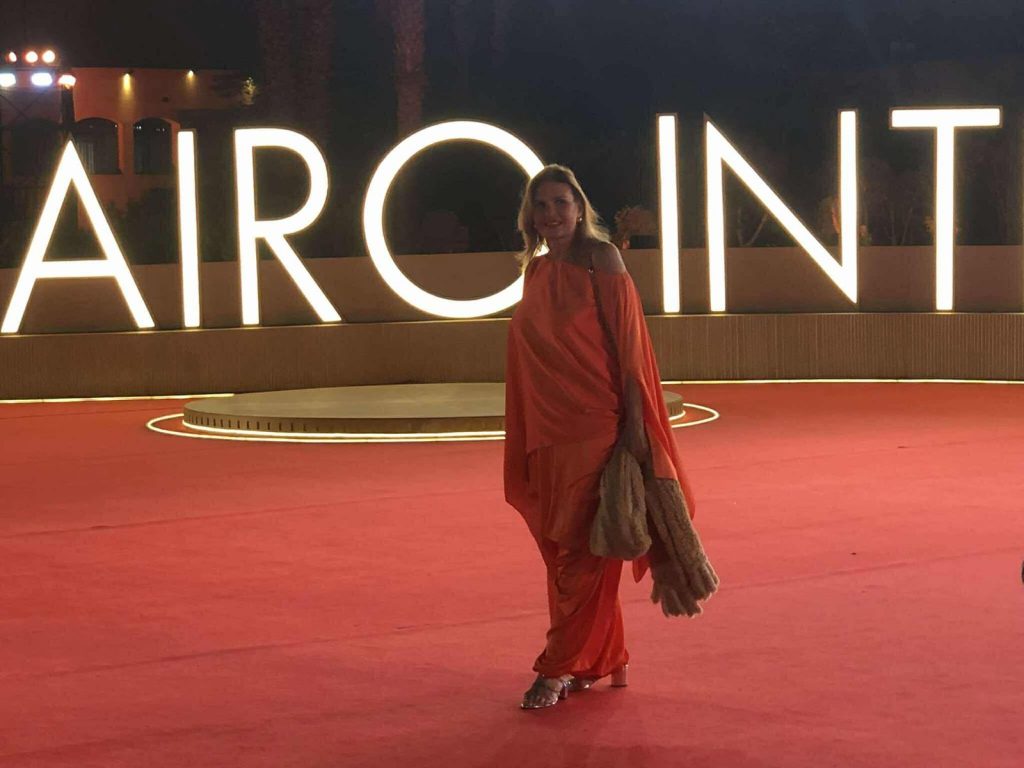 محطة مصر نيوز - يسرا تتألق بإطلالة برتقالية لافتة في مهرجان القاهرة السينمائي