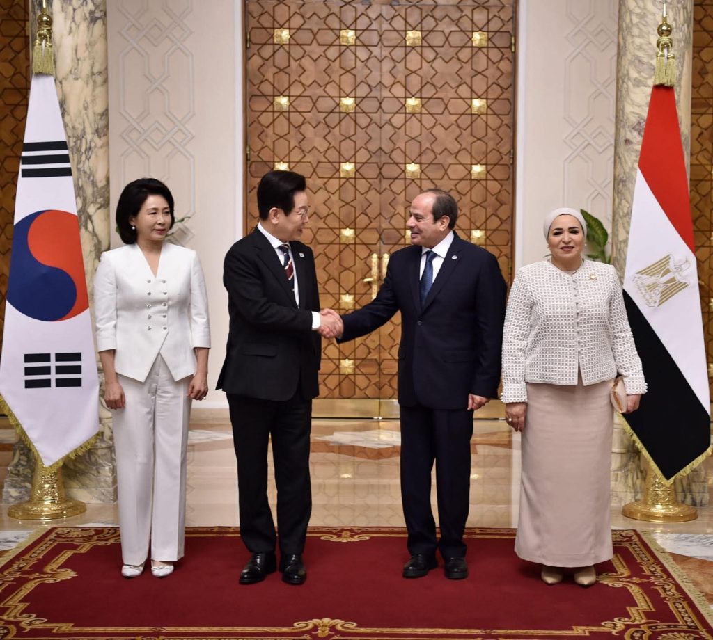 أخبار مصر - الرئيس عبد الفتاح السيسي يستقبل رئيس جمهورية كوريا