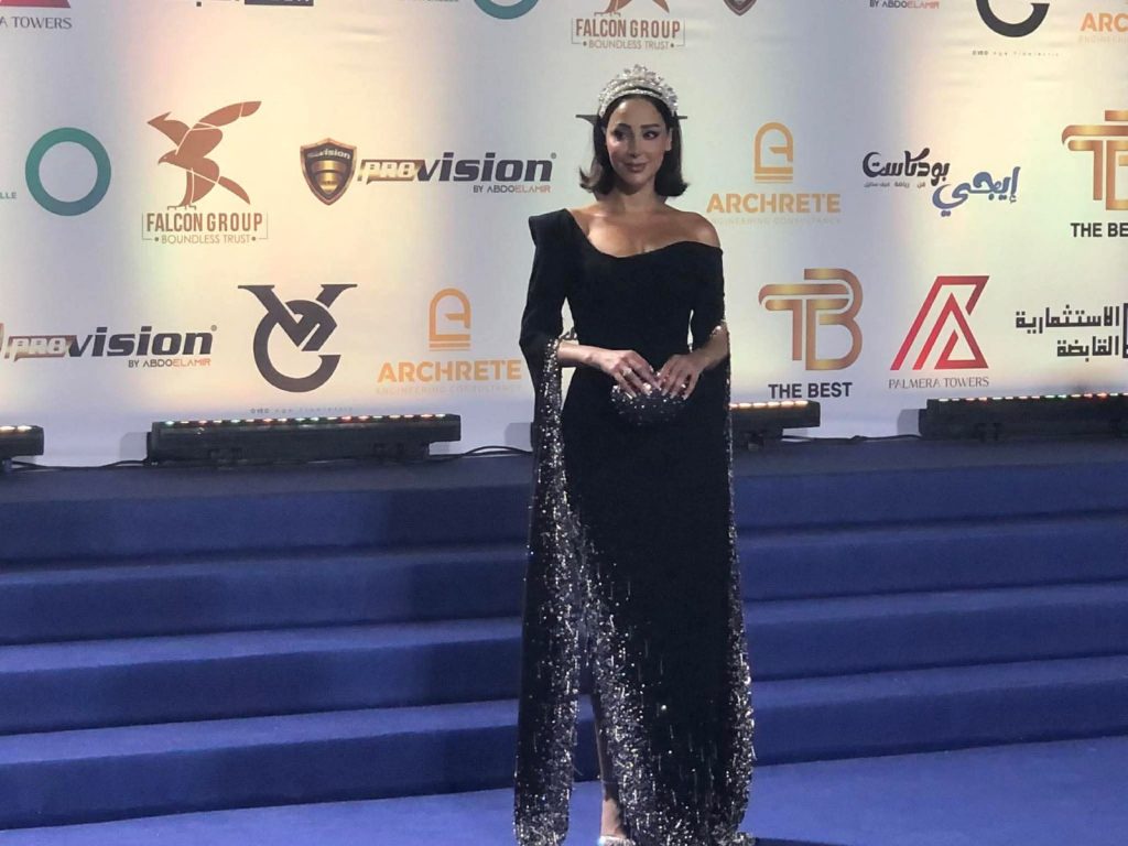 محطة مصر نيوز - بسمة بوسيل تخطف الأنظار بإطلالة ملكية بمهرجان "The Best" بالأهرامات