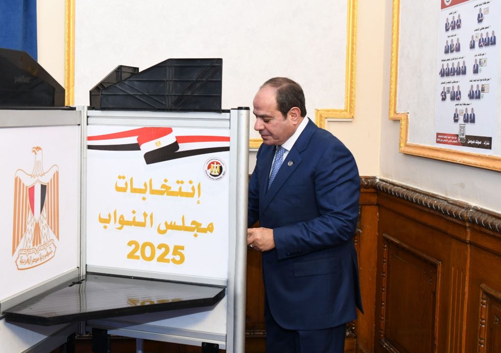 الرئيس السيسي يدلي بصوته في الانتخابات البرلمانية أخبار مصر - الرئيس السيسي يدلي بصوته في الانتخابات البرلمانية