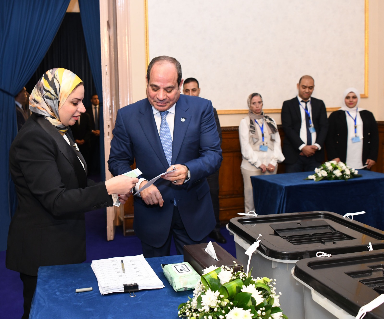 أخبار مصر - الرئيس السيسي يدلي بصوته في الانتخابات البرلمانية