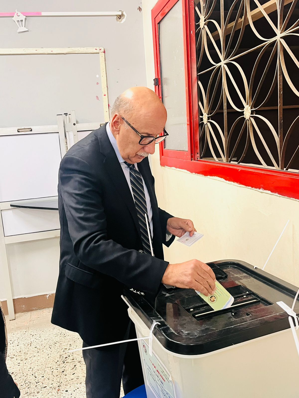 أخبار مصر - رئيس مجلس القضاء الأعلى يُدلي بصوته في انتخابات مجلس النواب 2025