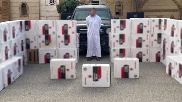القبض على متهم بحوزته 46.5 ألف عبوة سجائر مهربة بمطروح أخبار مصر - القبض على متهم بحوزته 46.5 ألف عبوة سجائر مهربة بمطروح