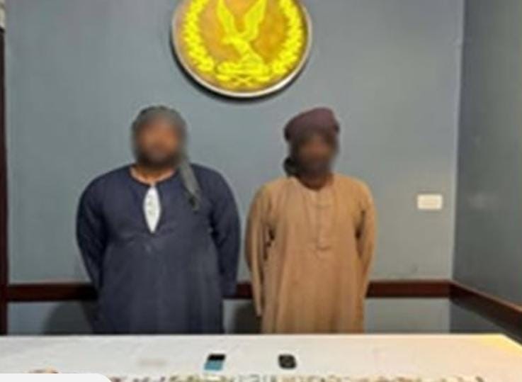 القبض على عاملين بحوزتهما مبالغ مالية لتوزيعها على الناخبين حال التصويت لمرشح بقنا أخبار مصر - القبض على عاملين بحوزتهما مبالغ مالية لتوزيعها على الناخبين حال التصويت لمرشح بقنا