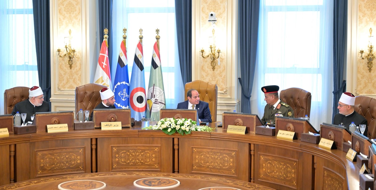 أخبار مصر والعالم لحظة بلحظة - الرئيس يشهد كشف الهيئة لأئمة الأوقاف الذين يلتحقون بالأكاديمية العسكرية في الدورة العلمية