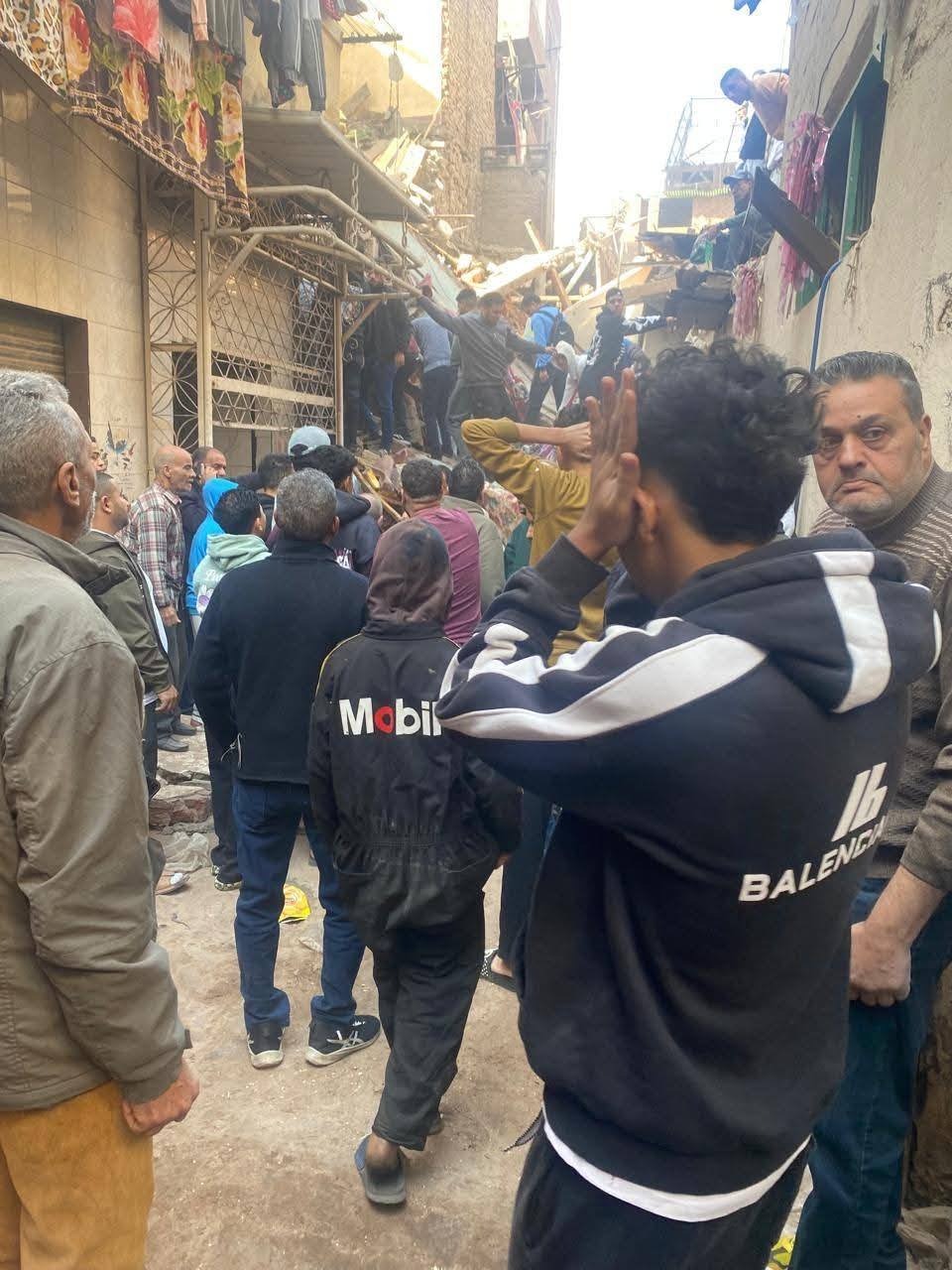 أخبار مصر - انتشال 5 مصابين من أسفل أنقاض عقار إمبابة المنهار | صور