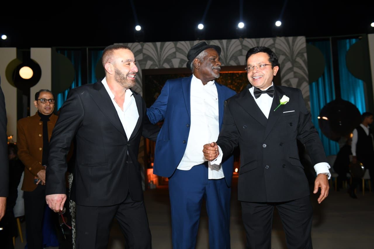 محطة مصر نيوز - دموع وضحكات في ليلة العمر.. محمد هنيدي يحتفل بزفاف ابنته وسط نجوم الفن